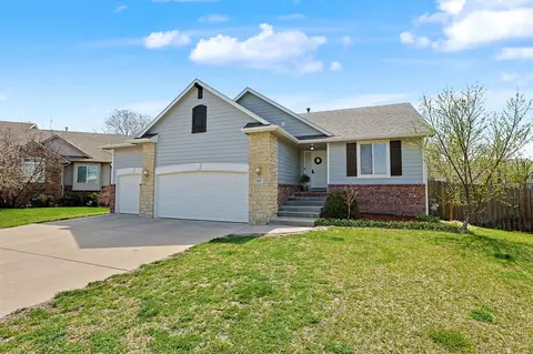 605 W Point Cir, Andover, KS 67002