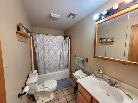 Bath - 104 Eureka Lake Rd, Eureka, KS 67045 photo 1 of 1