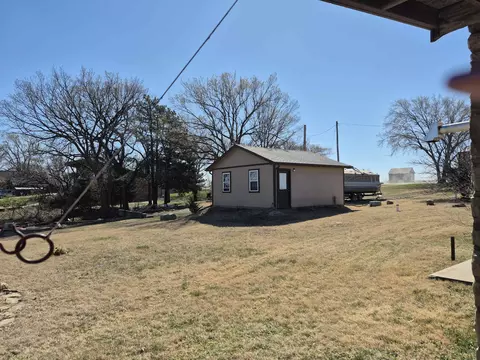 Exterior - 104 Eureka Lake Rd, Eureka, KS 67045 photo 9 of 11