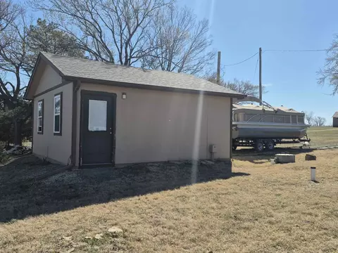 Exterior - 104 Eureka Lake Rd, Eureka, KS 67045 photo 8 of 11