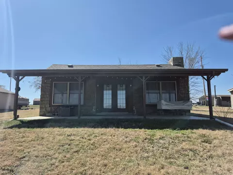 Exterior - 104 Eureka Lake Rd, Eureka, KS 67045 photo 1 of 11