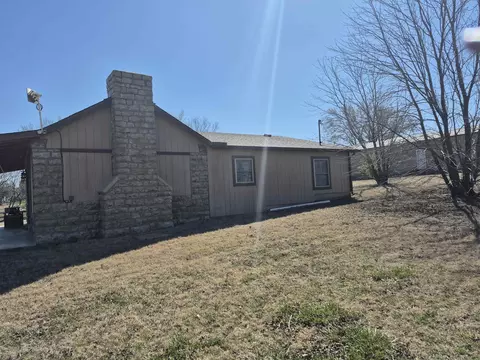 Exterior - 104 Eureka Lake Rd, Eureka, KS 67045 photo 10 of 11