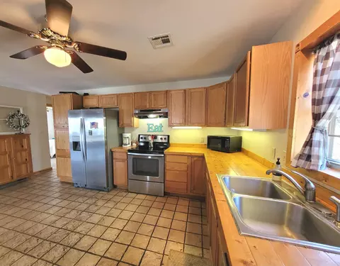 Kitchen - 104 Eureka Lake Rd, Eureka, KS 67045 photo 2 of 3