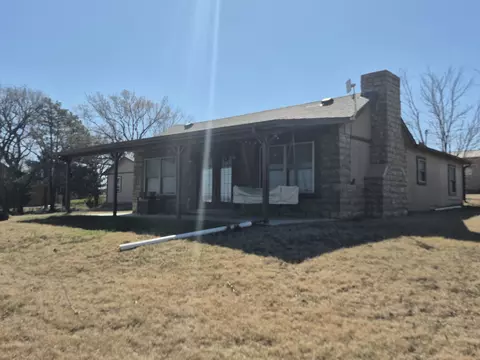Exterior - 104 Eureka Lake Rd, Eureka, KS 67045 photo 2 of 11