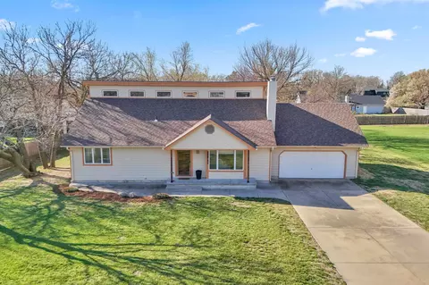 3211 Hidden Meadow Dr, Newton, KS 67114