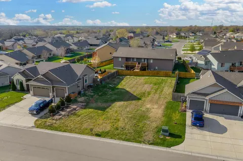 945 Ceder Brook Cir, Mulvane, KS 67110