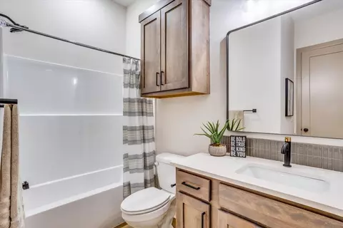 Bath - 9650 W Cedar Ln, Maize, KS 67101 photo 4 of 5