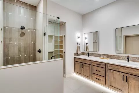 Bath - 9650 W Cedar Ln, Maize, KS 67101 photo 1 of 5