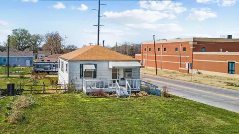 1421 N State St, Augusta, KS 67010