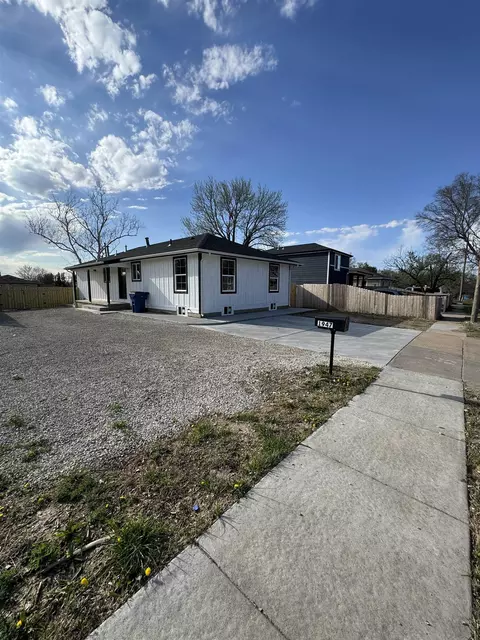 1947 N Chautauqua Ave, Wichita, KS 67214