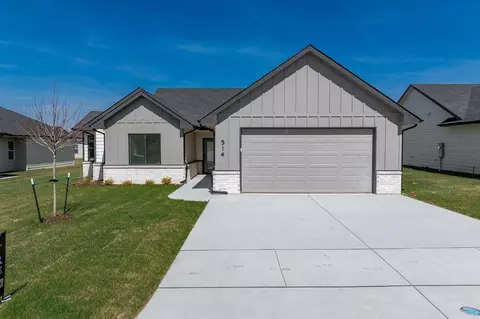 514 Elmwood St, Park City, KS 67147