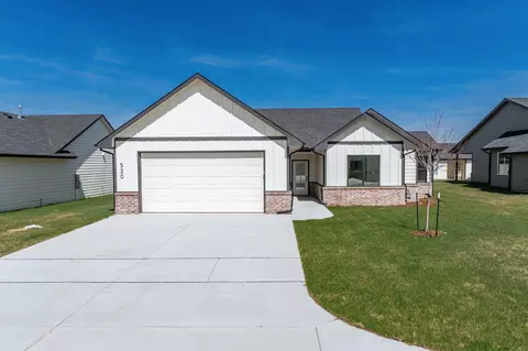 520 Elmwood St, Park City, KS 67147