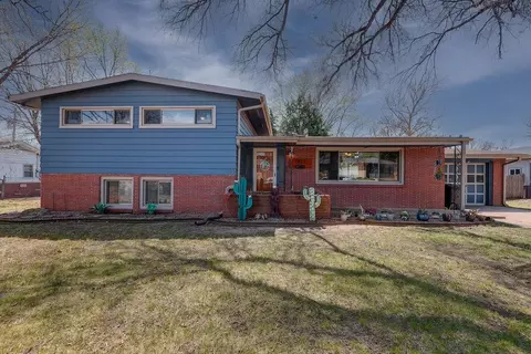 1817 E 13th Ave, Winfield, KS 67156