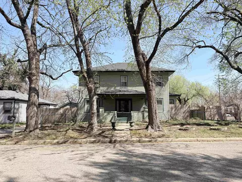 404 N 2nd St, Arkansas City, KS 67005