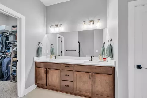 Bath - 415 E Park Pl, Andover, KS 67002 photo 3 of 4