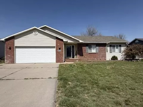 302 E 37th Ave, Hutchinson, KS 67502