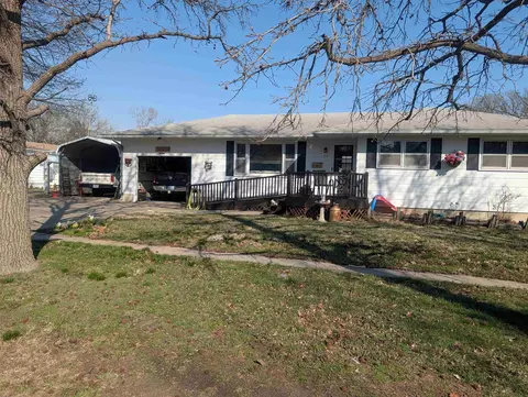 208 S Cedar St, Hillsboro, KS 67063