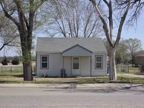 1540 N Andover Rd, Andover, KS 67002