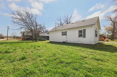 Exterior - 206 Pine St, Halstead, KS 67056 photo 6 of 6