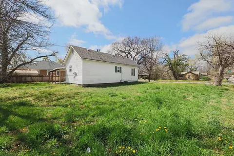 Exterior - 206 Pine St, Halstead, KS 67056 photo 5 of 6