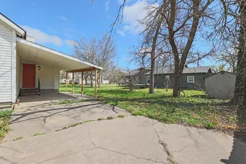 Exterior - 206 Pine St, Halstead, KS 67056 photo 2 of 6