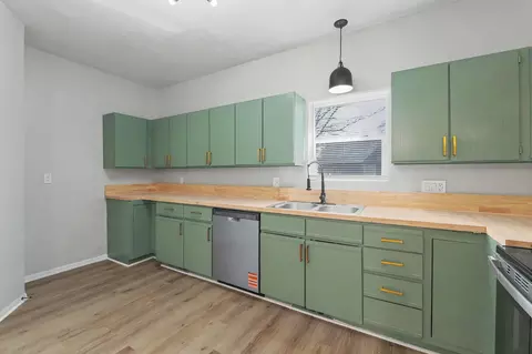 Kitchen - 206 Pine St, Halstead, KS 67056 photo 3 of 4