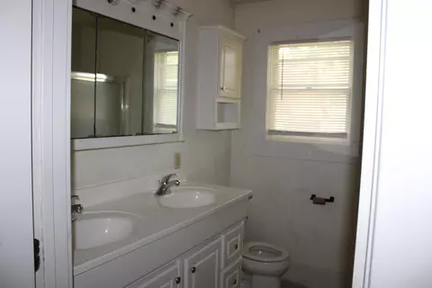 Bath - 710 E 14th Ave, Winfield, KS 67156 photo 1 of 2
