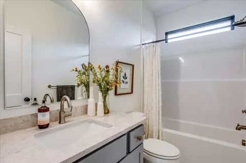 Bath - 9646 W Cedar Ln, Maize, KS 67101 photo 4 of 4