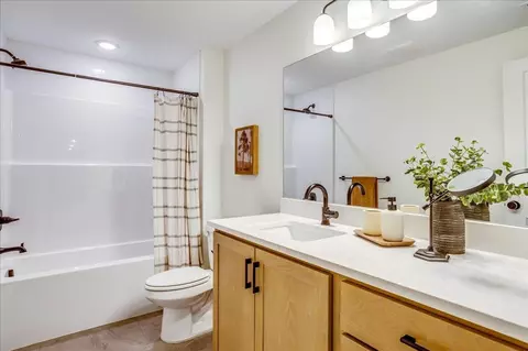 Bath - 9646 W Cedar Ln, Maize, KS 67101 photo 3 of 4