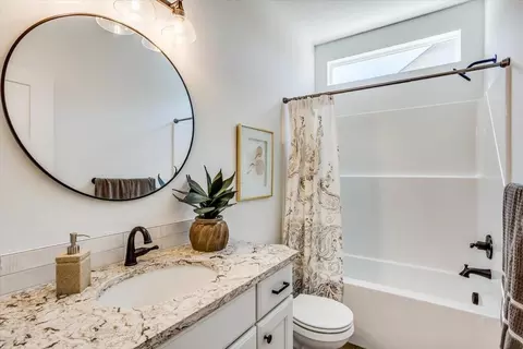 Bath - 9638 W Cedar Ln, Maize, KS 67101 photo 3 of 4