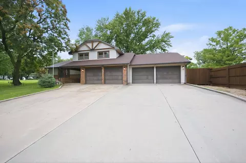 1 Valley View Dr, Goddard, KS 67052