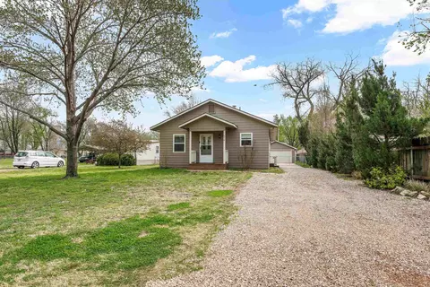 614 Cottonwood Ave, Mulvane, KS 67110