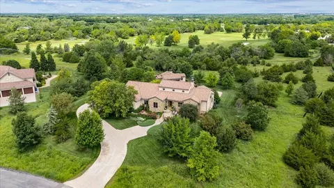 1302 E Bluestem Ct, Andover, KS 67002