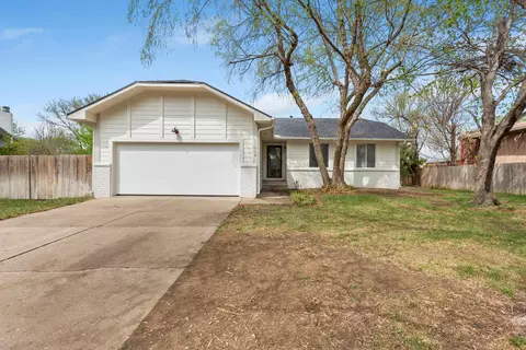 11018 W Shade Cir, Wichita, KS 67212