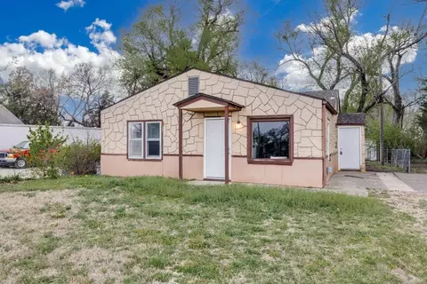 1524 E 12th St, Newton, KS 67114