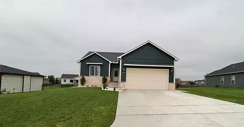 5247 N Cambridge St, Bel Aire, KS 67226