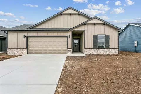 1562 N Emerald Valley Dr, Mulvane, KS 67110