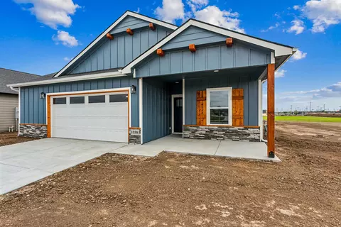 1558 N Emerald Valley Dr, Mulvane, KS 67110