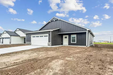 1566 N Emerald Valley Dr, Mulvane, KS 67110