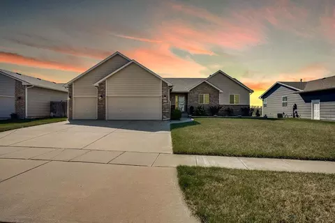 2121 S Upland Hls, Wichita, KS 67235