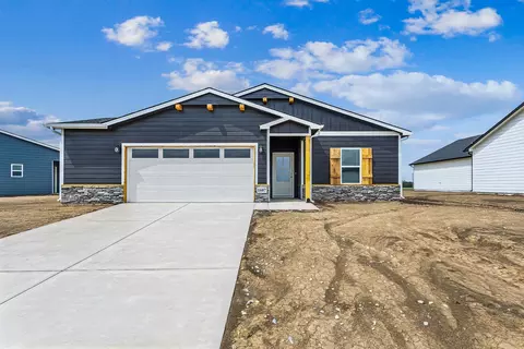 1607 N Emerald Valley Dr, Mulvane, KS 67110