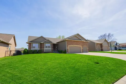 4005 N Lake Ridge Ct, Wichita, KS 67205
