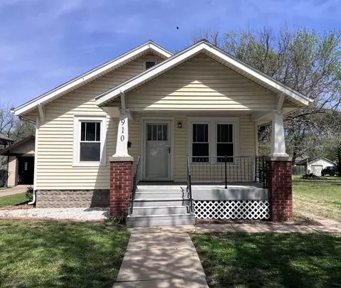 910 E 7th St, Newton, KS 67114
