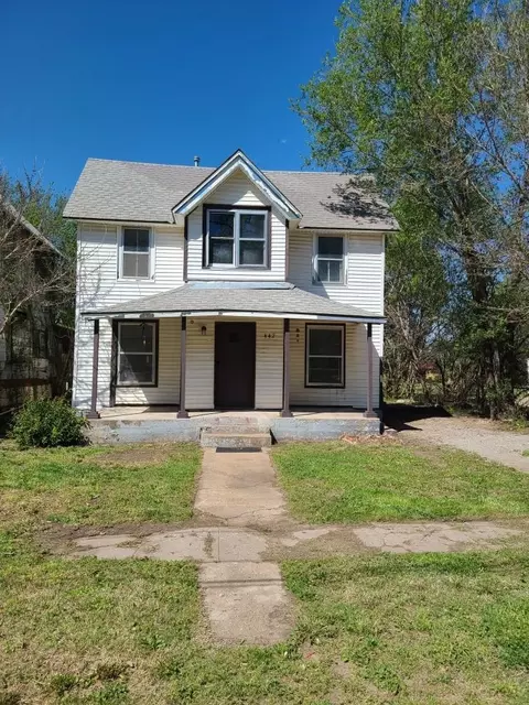 442 W 8th Ave, Winfield, KS 67156