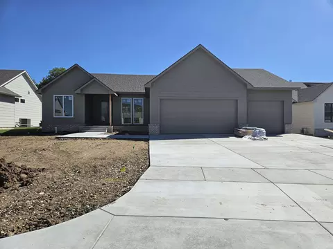 2530 N Emerald Ct, Andover, KS 67002