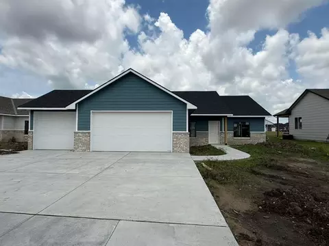 5121 Toben Ct, Bel Aire, KS 67226