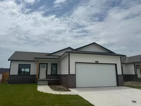 5037 N Toben Dr, Bel Aire, KS 67226