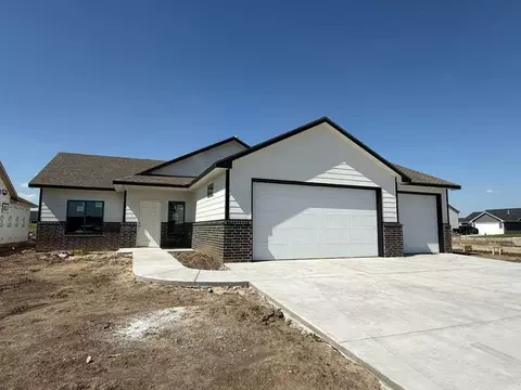 8998 Joshua St, Bel Aire, KS 67226