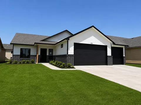 8998 Joshua St, Bel Aire, KS 67226