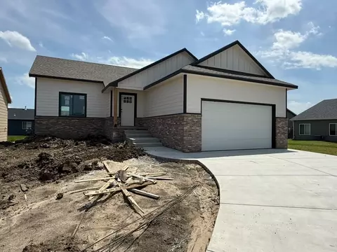 5073 N Toben Dr, Bel Aire, KS 67226